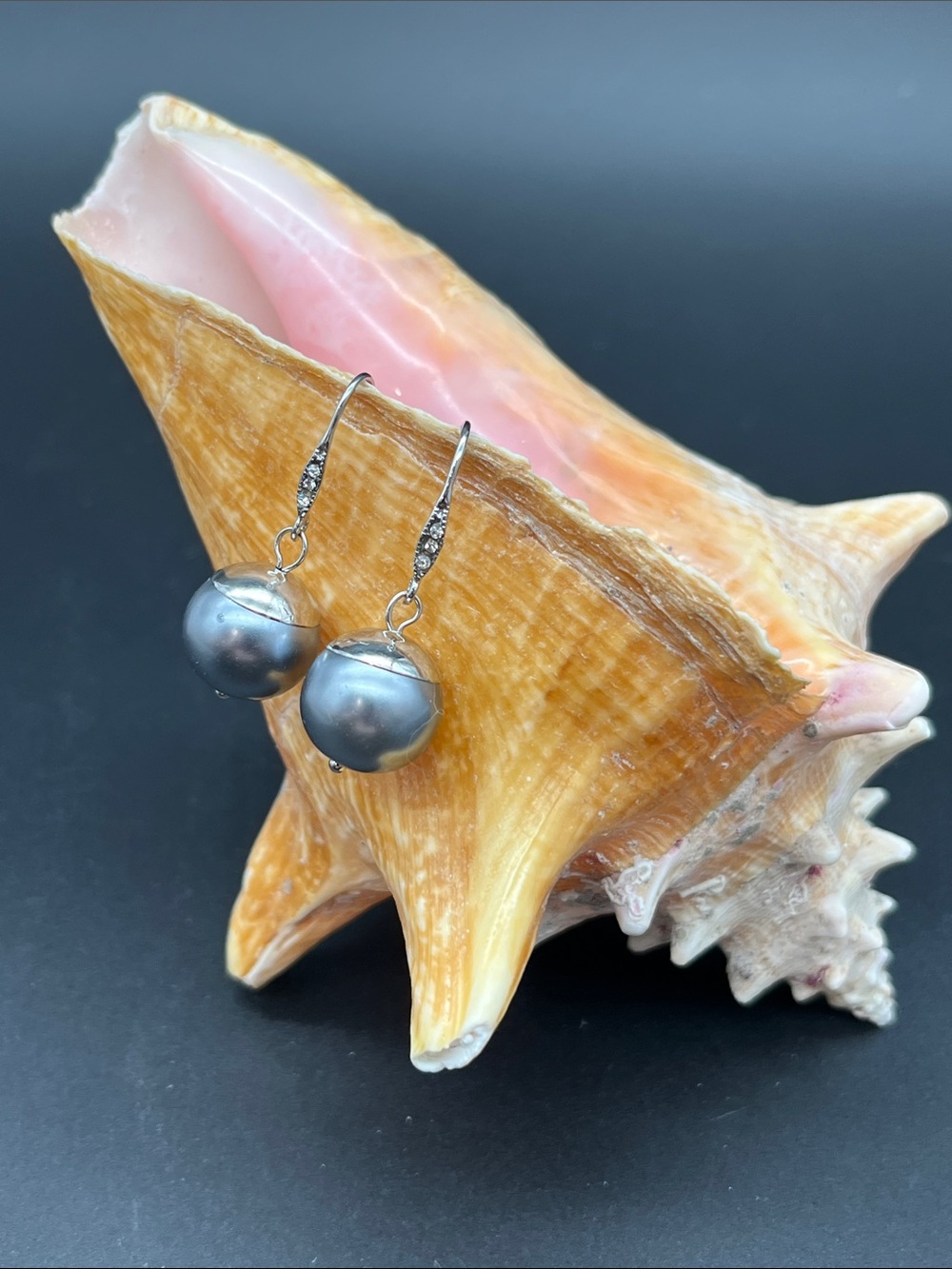 Tahitian style fashion earrings